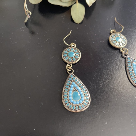 Distressed gold and blue dangling earrings - Picture 2 of 2